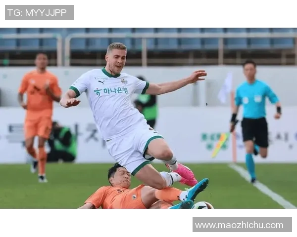 济州联与江苏舜天激战正酣谁能在这场较量中笑到最后